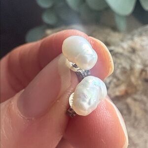 🎉FREE GIFT 🎉 Vintage 1995 Avon Freshwater Pearl Stud Earrings 256
